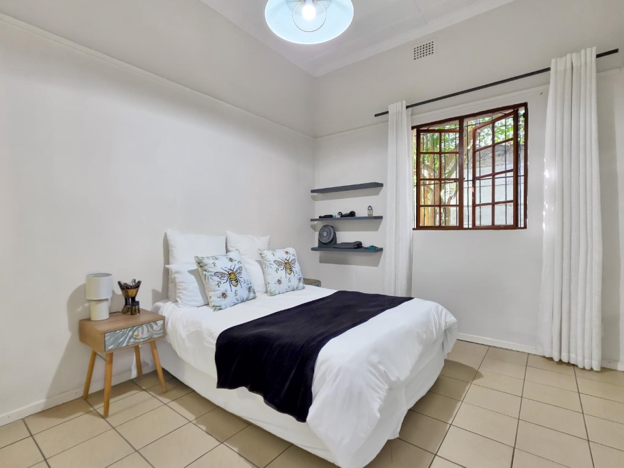 6 Bedroom Property for Sale in Green Point Western Cape